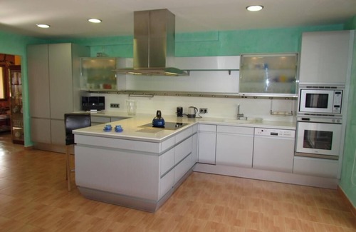 Badia Blava Villa | PrivatPool, Seaview with fab sunsets, Modern kitchen, Aircon, Wifi, Big Toy Room