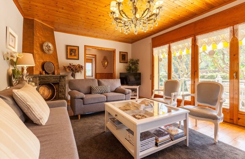 Capellades House | Holiday Home Finca La Pedrera Barcelona with Pool, Wi-Fi, Terrace & Garden