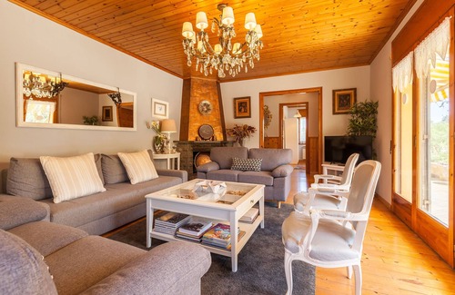 Capellades House | Holiday Home Finca La Pedrera Barcelona with Pool, Wi-Fi, Terrace & Garden