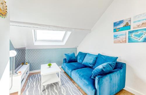 Corbeil-Essonnes Apartment | Escale pro & détente à 3 min de la gare - Parking - WIFI - PS4