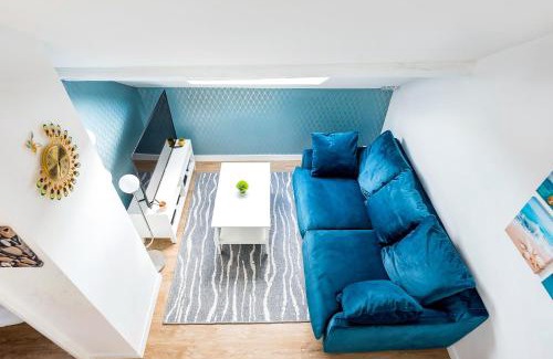 Corbeil-Essonnes Apartment | Escale pro & détente à 3 min de la gare - Parking - WIFI - PS4