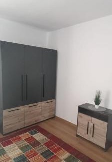 Piatra Neamt Apartment | Escapadă urbană, confort, curte privată și parcare