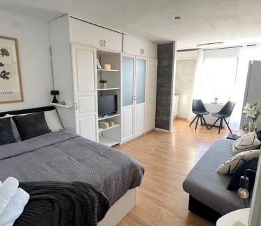 La Pineda Apartment | Escapada Romántica con Vistas al Mar Piscina