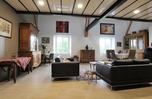 Yssingeaux Bed & Breakfast | Escapade Romantique dans Ferme Restaurée avec Spa et Jardin à Yssingeaux - FR-1-582-500
