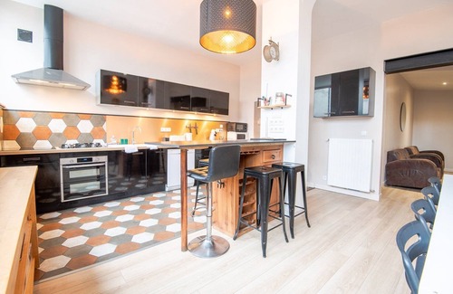 Tours Apartment | Escapade-Room with shared bathroom