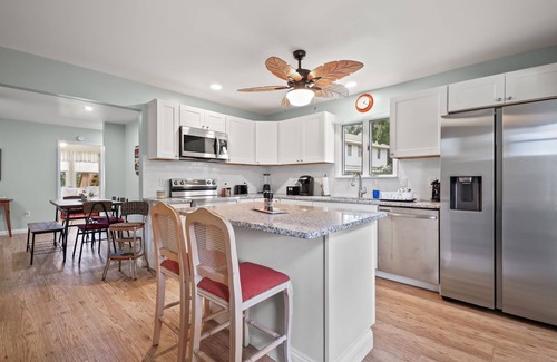 Chincoteague House | Escape at Deep Hole Hideaway - Pet friendly duplex!