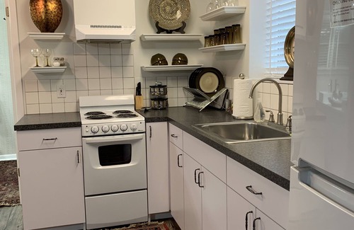 Fredericksburg Cottage | Escape from it all; Romantic Country Getaway; Sleeps 2