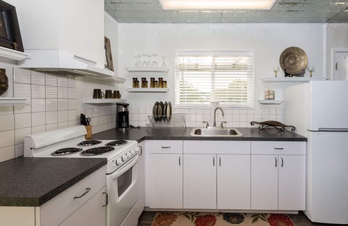 Fredericksburg Cottage | Escape from it all; Romantic Country Getaway; Sleeps 2