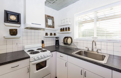 Fredericksburg Cottage | Escape from it all; Romantic Country Getaway; Sleeps 2