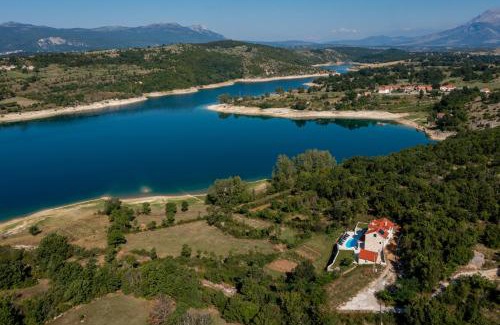 Garjak House | Escape on Lake - Holiday House