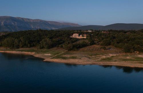 Garjak House | Escape on Lake - Holiday House