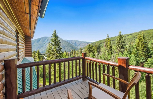 Basalt House | Escape to a Cozy Private Cabin with Mountain & Lake Views on a Wildlife Corridor