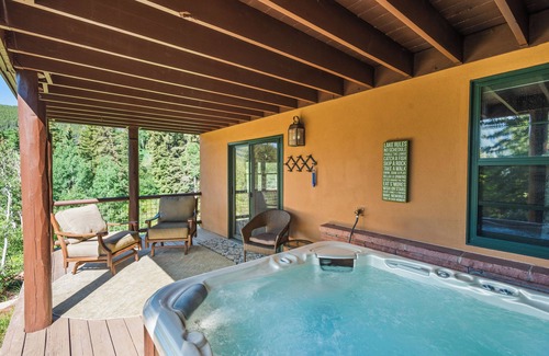Basalt House | Escape to a Cozy Private Cabin with Mountain & Lake Views on a Wildlife Corridor