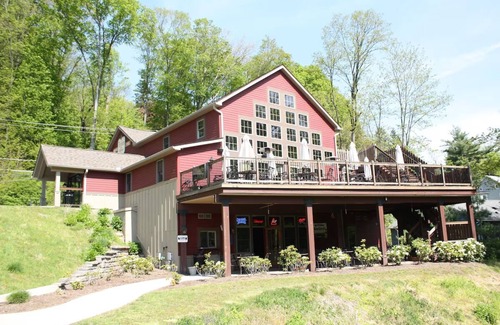 Shawnee On Delaware House | Escape to a Relaxing Room for a Perfect Pocono Adventure