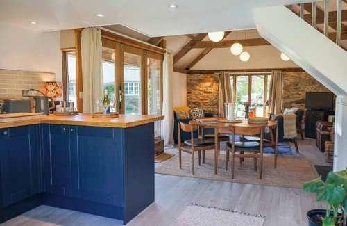 Totnes House | Escape to an Idyllic Countryside Couple's Retreat