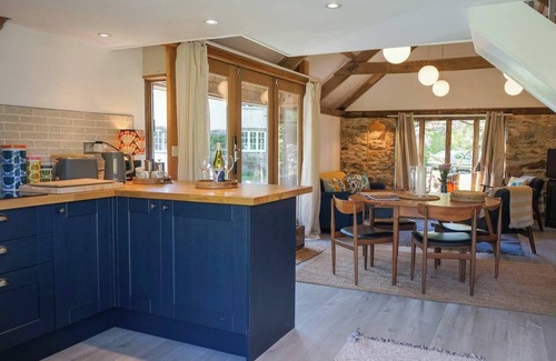 Totnes House | Escape to an Idyllic Countryside Couple's Retreat
