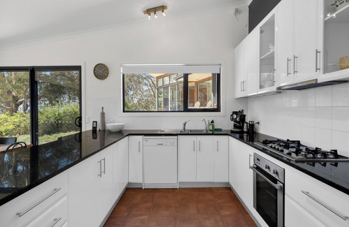 Bicheno House | ESCAPE TO BICHENO - Large home, share with friends, close to bush, beach, golf