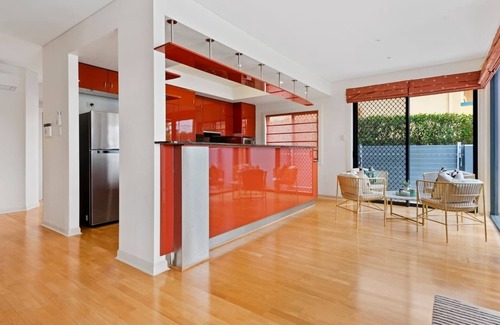 Gold Coast House | Escape to Clear Island A Palmy Waterfront Oasis