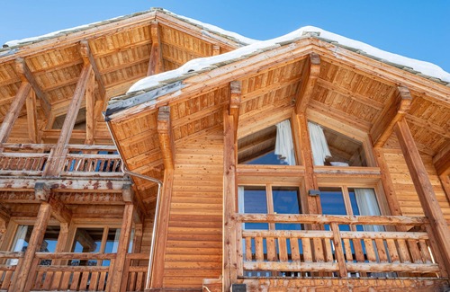 Les Claux Ski Chalet | Escape to Chalet Catawa: A haven of nature and relaxation