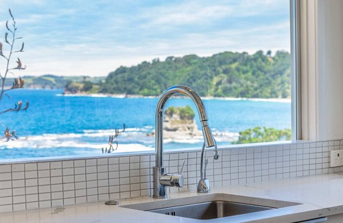 Leigh House | Escape to Coastal Paradise w/ Endless Sea Views