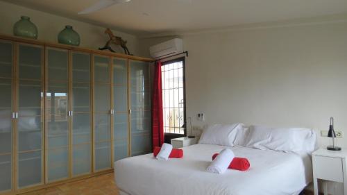 Avinyonet de Puigventos House | Escape to a Spacious Retreat with Jacuzzi & BBQ