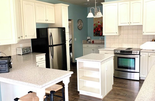 Longtown House | Escape to Luxury: Stunning 6-Bedroom Lakefront Home on Lake Eufaula!