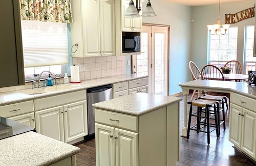 Longtown House | Escape to Luxury: Stunning 6-Bedroom Lakefront Home on Lake Eufaula!