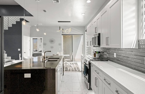 Las Cruces House | Escape to Modern Luxury With Organ Mountain Views