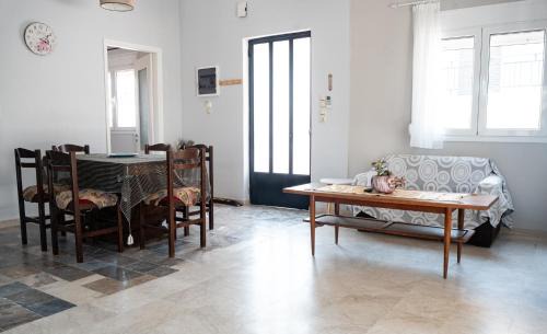 Kokkinogia Apartment | Escape to mountain and sea