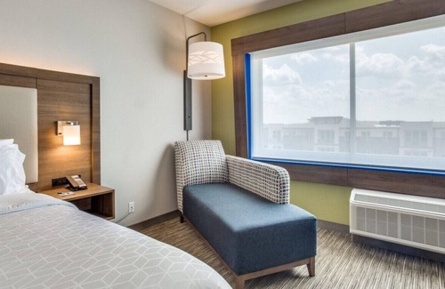 Denton House | Escape to our Lovely Retreat! Enjoy Pool & Gym!
