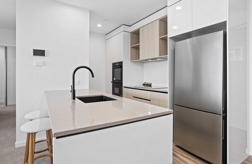 Burleigh Heads Apartment | Escape to paradise at this exquisite 2 bedroom, 2 bathroom apartment.