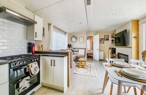Pevensey Ski Chalet | Escape to Paradise at Pevensey Bay Holiday Park