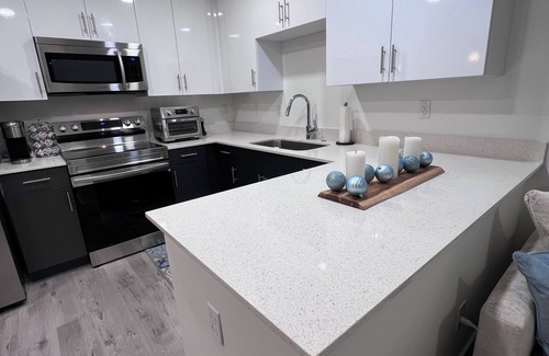 Central Sarasota Condo | Escape to Paradise: Charming 2BR Condo, Sarasota Bay - Serenity Meets City Vibes