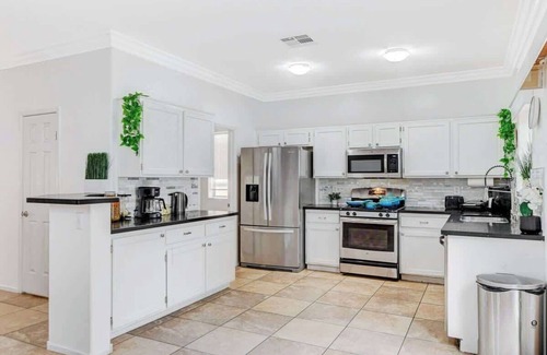 Las Vegas House | Escape to Paradise!~Private Retreat+Games Night!