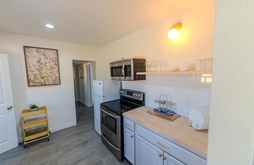 Downtown Phoenix House | Escape to Phoenix: Stylish 2BR w/Parking + Laundry
