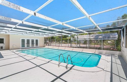 Clearwater Villa | Escape To Pool Luxury Villa w 4-Bedroom