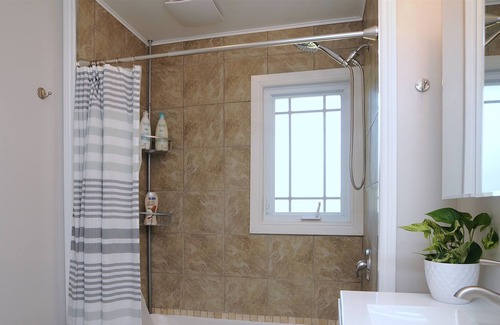 Carrying Place House | Escape to Prince Edward County - Cozy 3 bed home