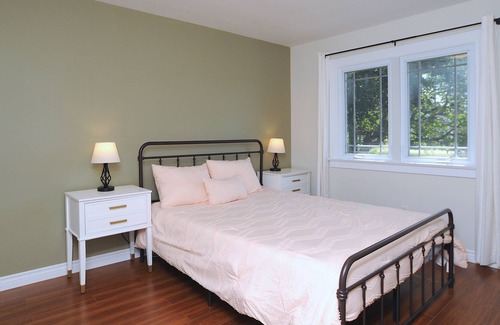 Carrying Place House | Escape to Prince Edward County - Cozy 3 bed home