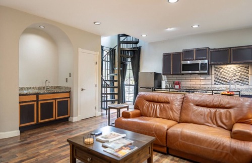 West Oak Hill House | Escape to Serene Luxury in this Cute Modern Minimalist 1 Bedroom Home in Austin!