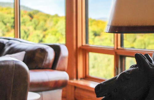 Harrington Ski Chalet | Escape to Serenity: Mountain-Top Cottage with Stunning Lake Views in Harrington