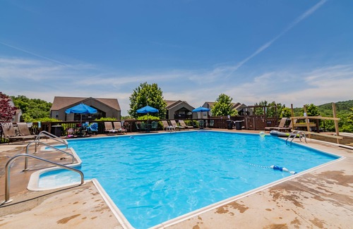 Indian Point Condo | Escape to Serenity on Table Rock Lake!