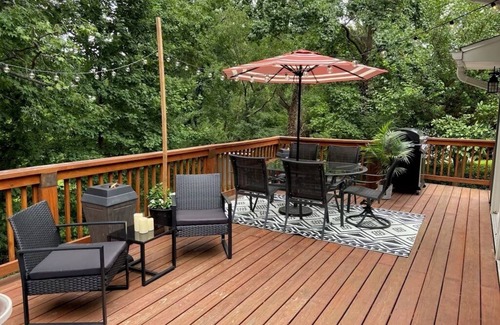 Rose Hill House | Escape to Serenity: Spacious 4 Bedroom Oasis, Steps from Old Town & DC!