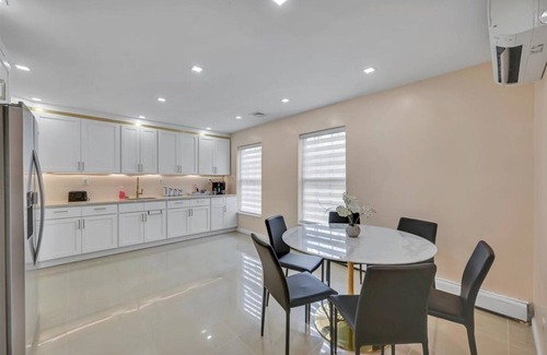 Woodbourne House | Escape to Serenity: Spacious 8 Bedroom Retreat