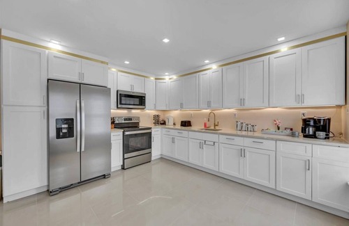 Woodbourne House | Escape to Serenity: Spacious 8 Bedroom Retreat