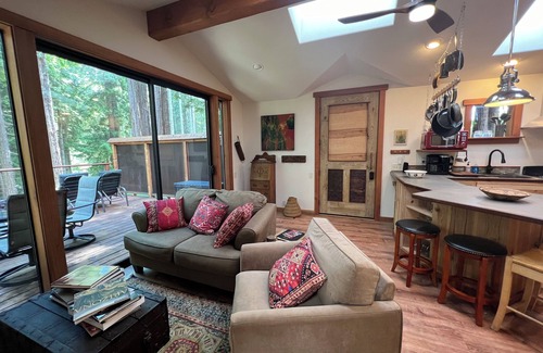 Little River Cabin | Escape to Serenity: Cozy Romantic Cabin Retreat in the Heart of the Redwoods