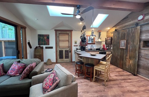 Little River Cabin | Escape to Serenity: Cozy Romantic Cabin Retreat in the Heart of the Redwoods