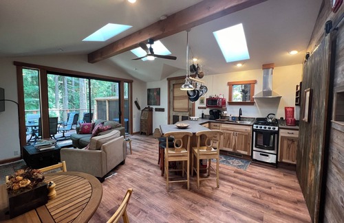 Little River Cabin | Escape to Serenity: Cozy Romantic Cabin Retreat in the Heart of the Redwoods