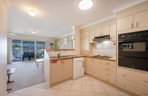 Yamba Apartment | Escape to the enchanting Loch na Mara, a delightful holiday property situated along the canal