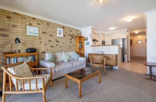 Yamba Apartment | Escape to the enchanting Loch na Mara, a delightful holiday property situated along the canal