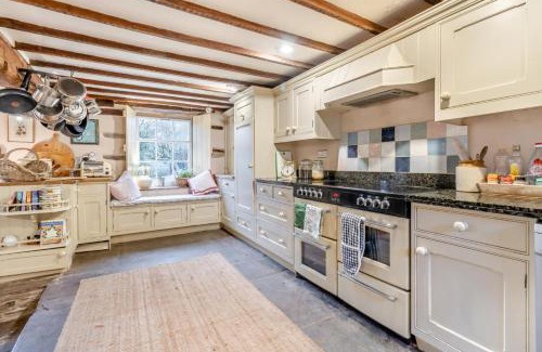 Llanfihangel Tal-y-llyn House | Escape to the Hillis